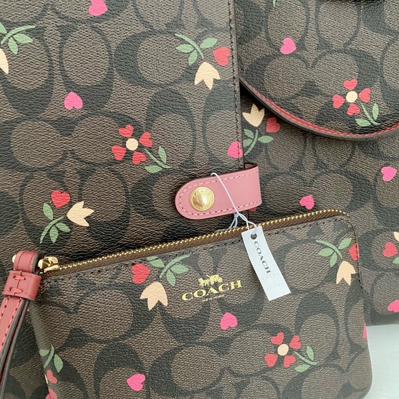 🆕 COACH | Heart City Tote, Notebook & Wristlet - Picture 10 of 16